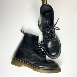 DR MARTENS 1460 Original Black 8 Eye Combat Boot